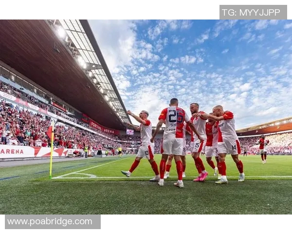 2017年巴特与斯拉维亚激战回顾：一场难忘的欧战对决与精彩瞬间