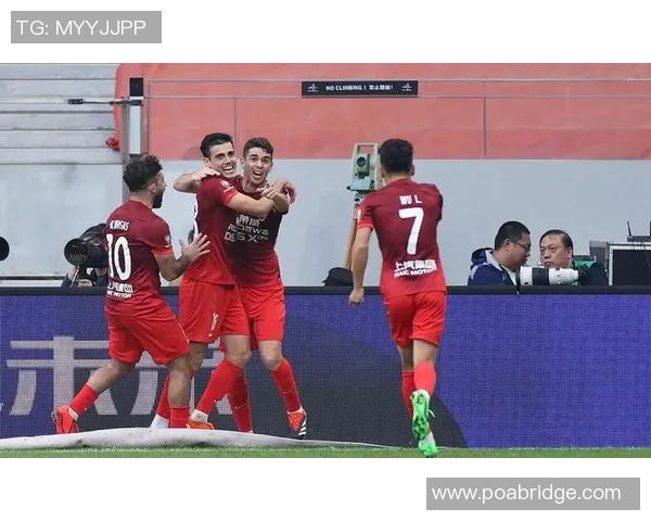 2020年国足与上港激战回顾：激情碰撞与未来展望的精彩瞬间